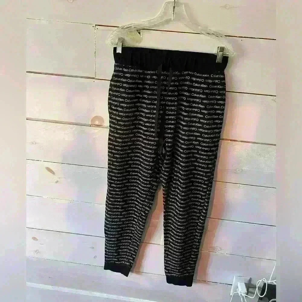 Men’s medium Calvin Klein logo sleep pants joggers, black, CK EUC, sleepwear